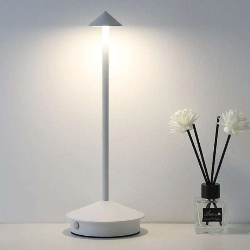 Modern Minimalist LED Table Lamp - DEHEERAN