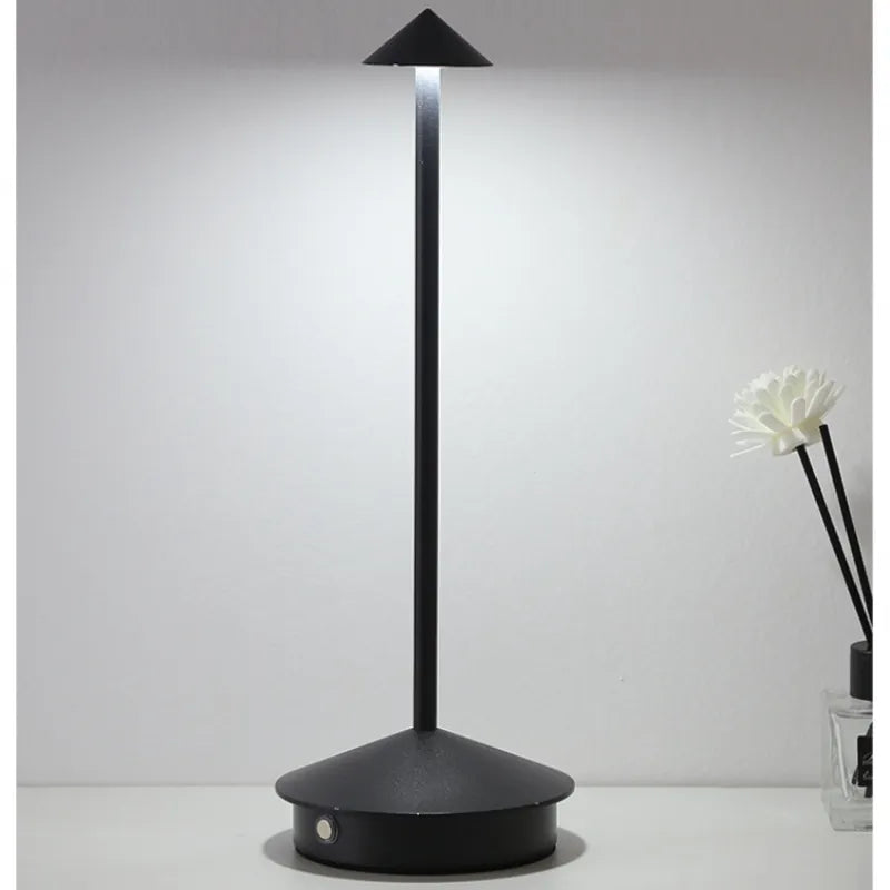 Modern Minimalist LED Table Lamp - DEHEERAN