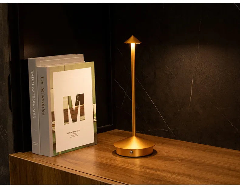 Modern Minimalist LED Table Lamp - DEHEERAN